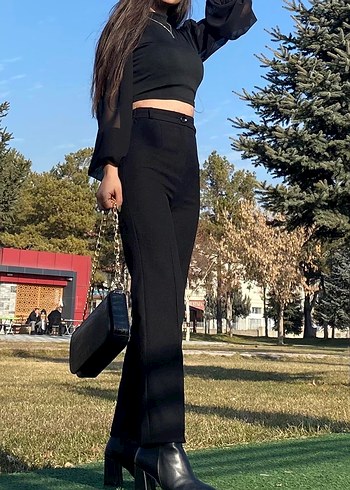 Siyah Yüksek Yaka Kolları Tül Mini Bluz - Görsel 4