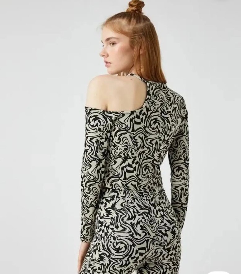 Siyah beyaz desenli bluz - Görsel 3