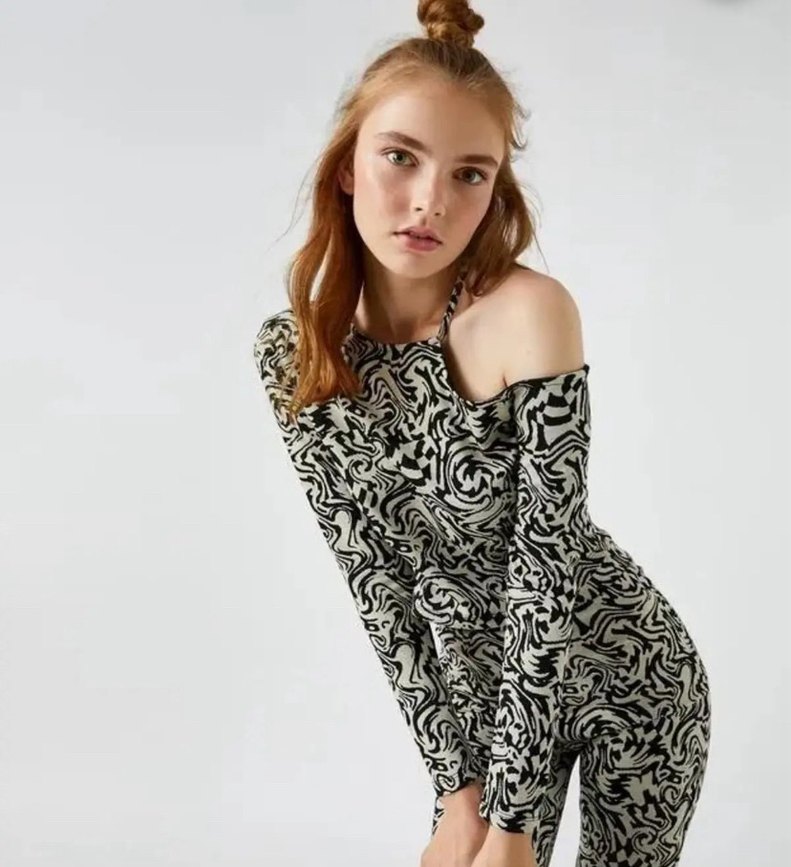 Siyah beyaz desenli bluz - Görsel 2