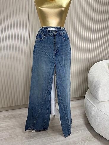 Paça Detaylı Jean