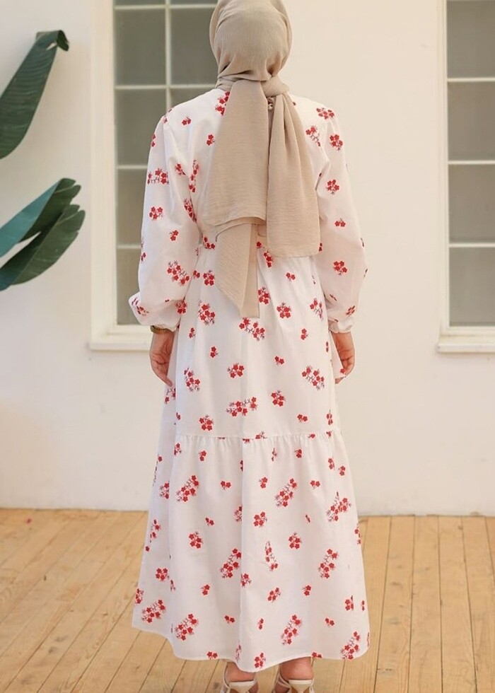 Beyaz Kırmızı Çiçekli Elbise - Görsel 3