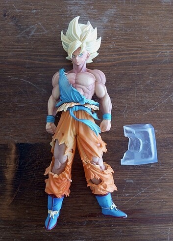 Son Goku figürü (defolu)