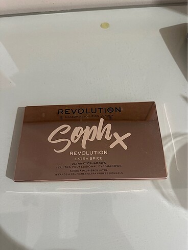 Revolution SophX Far Paleti