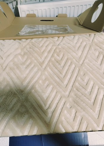 Beyaz Gri Desensiz Yumuşak Battaniye - Görsel 2