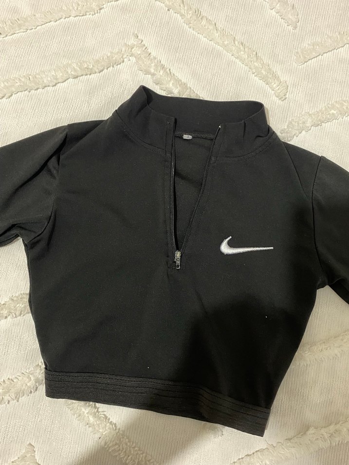 Siyah Nike Yarım Fermuarlı Crop Top - Görsel 2