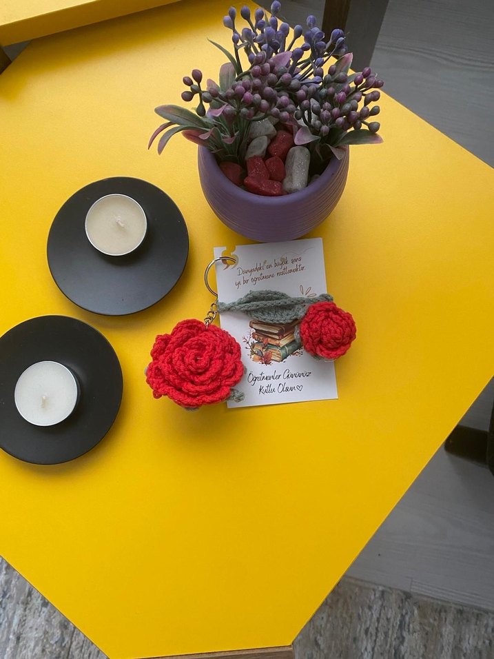 El Örgüsü Kırmızı Gül Anahtarlık & Kitap ayracı - Görsel 2