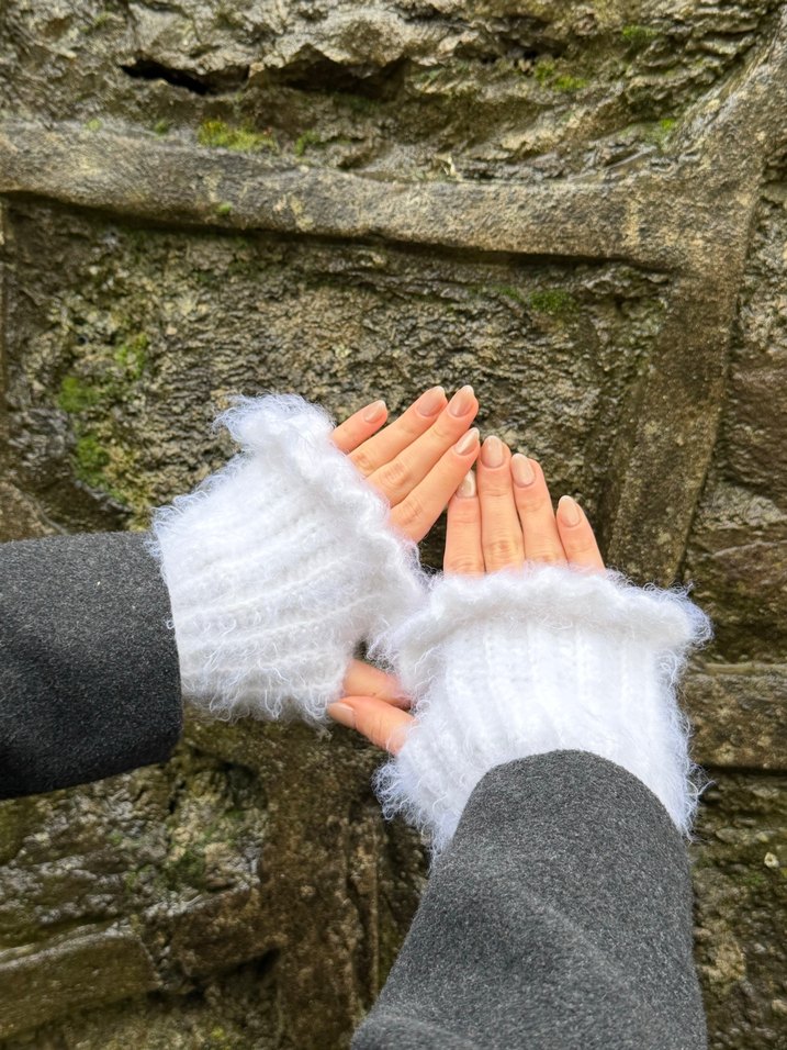 Beyaz Kürklü Örgü Kadın Eldiven - Görsel 2