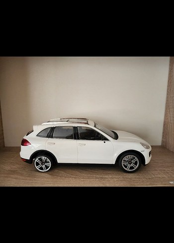 Beyaz Oyuncak Araba Modeli - Görsel 7