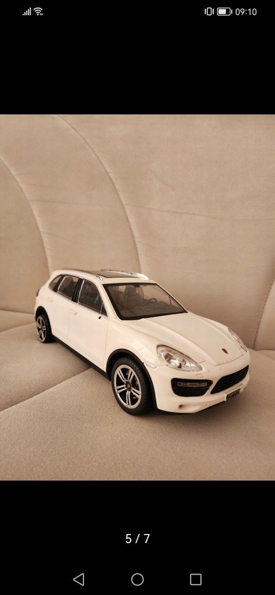 Beyaz Oyuncak Araba Modeli - Görsel 4