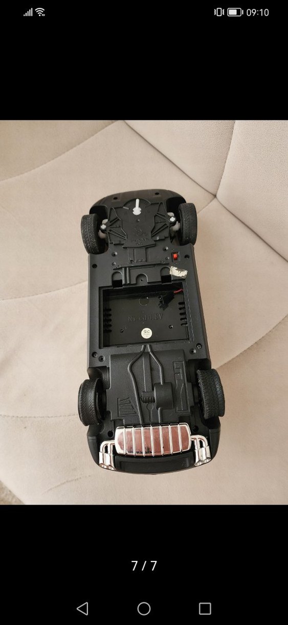 Beyaz Oyuncak Araba Modeli - Görsel 3