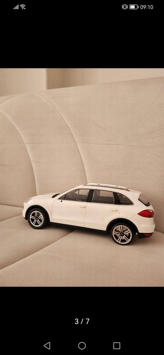 Beyaz Oyuncak Araba Modeli - Görsel 5