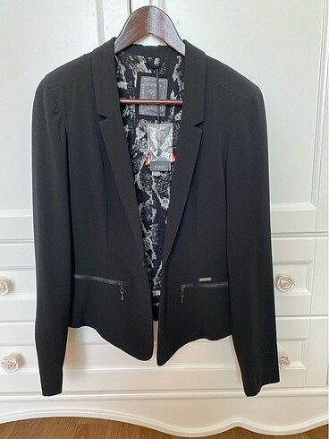 Guess sıfır etiketli Blazer Ceket