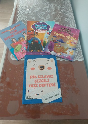 Dik Kılavuz Çizgili Yazı Defteri ve 3 Adet 1. Sınıf Okuma Kitabı