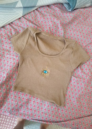 Bej Nakışlı Örme Kısa Kollu Bluz