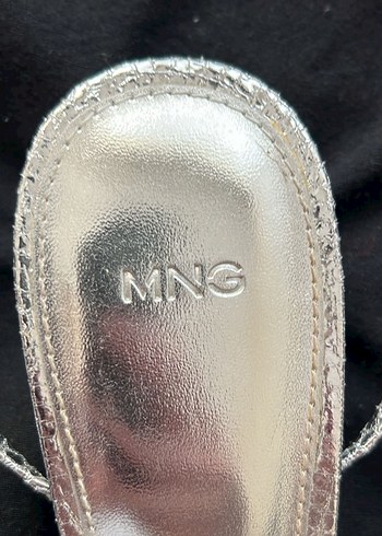 Mango Gümüş Metal Yılan Desenli İnce Topuklu Ayakkabı - Görsel 4