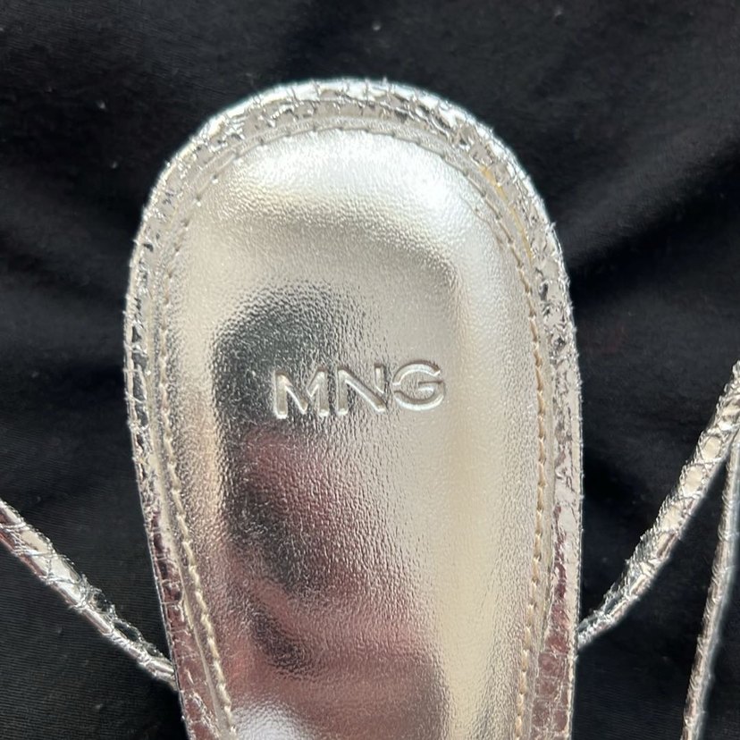 Mango Gümüş Metal Yılan Desenli İnce Topuklu Ayakkabı - Görsel 4