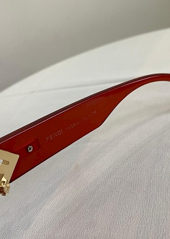 Kemer Detaylı Parlak Kırmızı Kadın Gözlüğü - Görsel 2