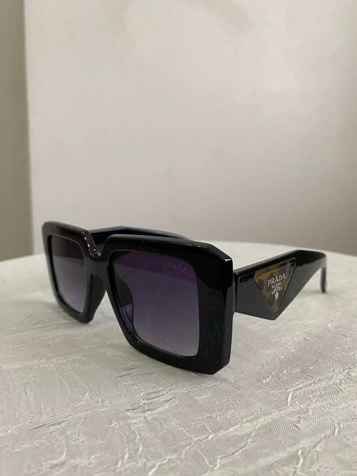 Prada Siyah Parlak Kadın Güneş Gözlüğü - Görsel 4