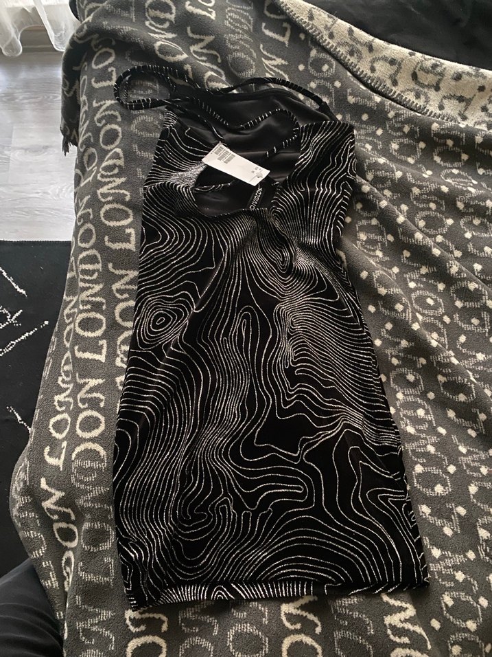 simli Detaylı Siyah Elbise - Görsel 2