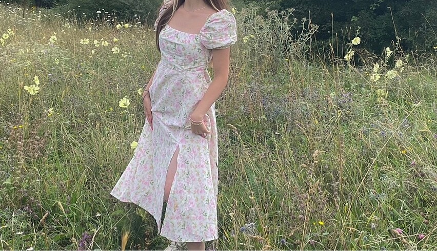 Çiçekli Yırtmaçlı elbise