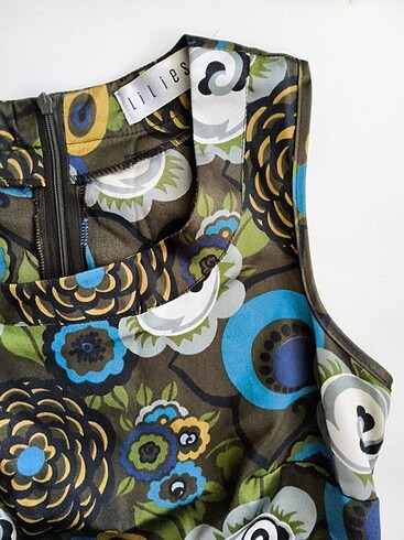 Renkli kolsuz elbise - Görsel 7