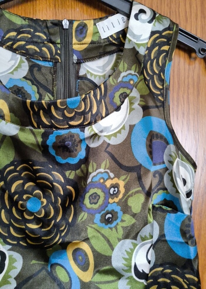 Renkli kolsuz elbise - Görsel 2