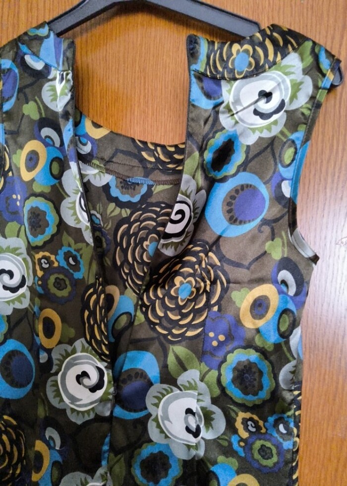 Renkli kolsuz elbise - Görsel 5