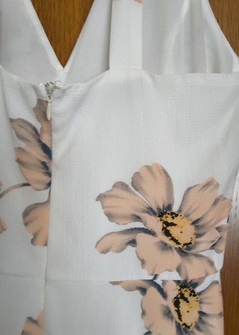 Amerikadan , V Yaka Kolsuz Midi Beyaz Desenli Elbise
. - Görsel 6