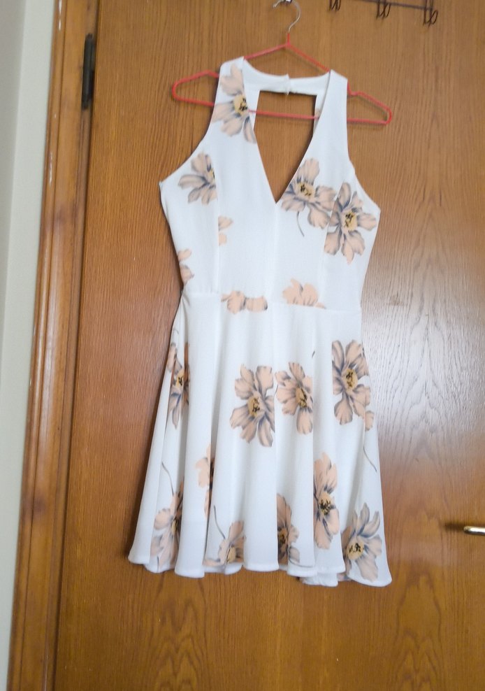 Amerikadan , V Yaka Kolsuz Midi Beyaz Desenli Elbise 
. - Görsel 2