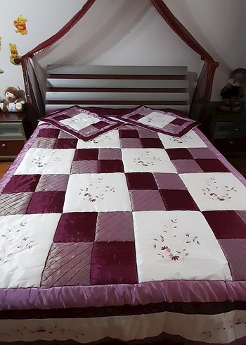 Beden Bordo Nakışlı Yatak Örtüsü