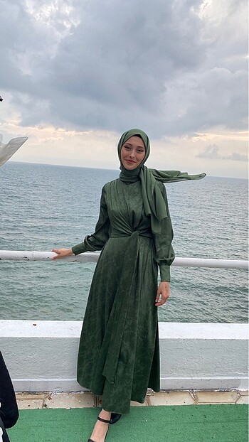 Yeşil uzun abiye elbise