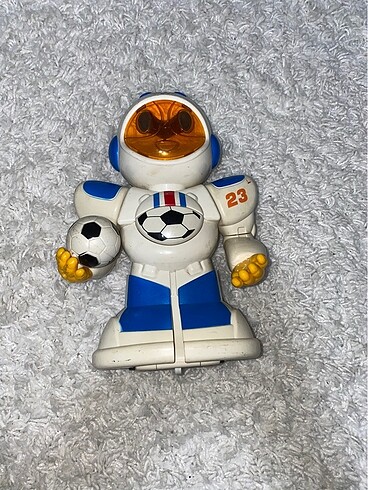 Robot pilli