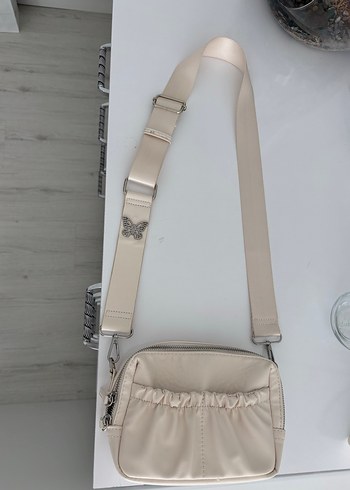 Bershka Beyaz Fermuarlı Minimalist Kadın Çantası