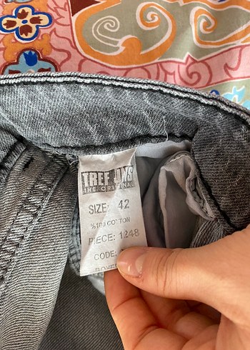 Gri Bağlamalı Düğmeli Rahat Kesim Kadın Kot - Görsel 3