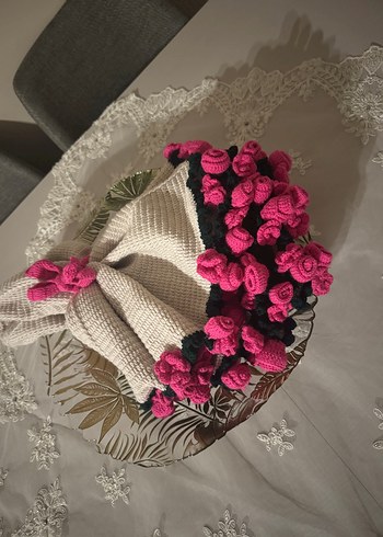 Örgü çiçek buketi