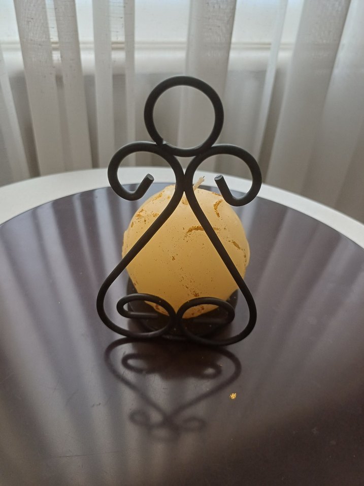 Krem renkli  Yuvarlak Mum ve Siyah Metal ferforje Mumluk - Görsel 2