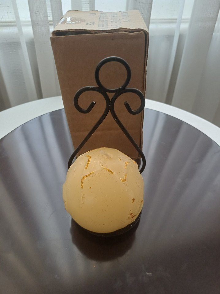 Krem renkli  Yuvarlak Mum ve Siyah Metal ferforje Mumluk - Görsel 3