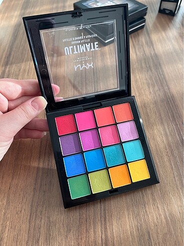 Nyx Far Paleti