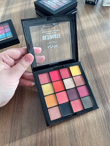 Nyx Far Paleti
