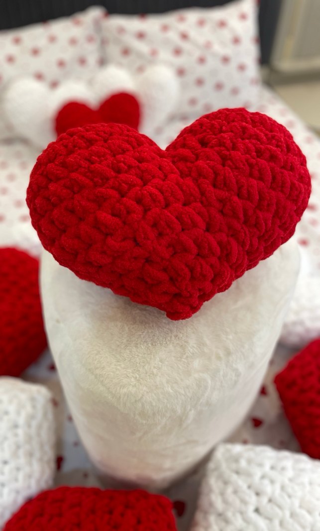 Kırmızı Peluş Kalp Yastık - Görsel 2