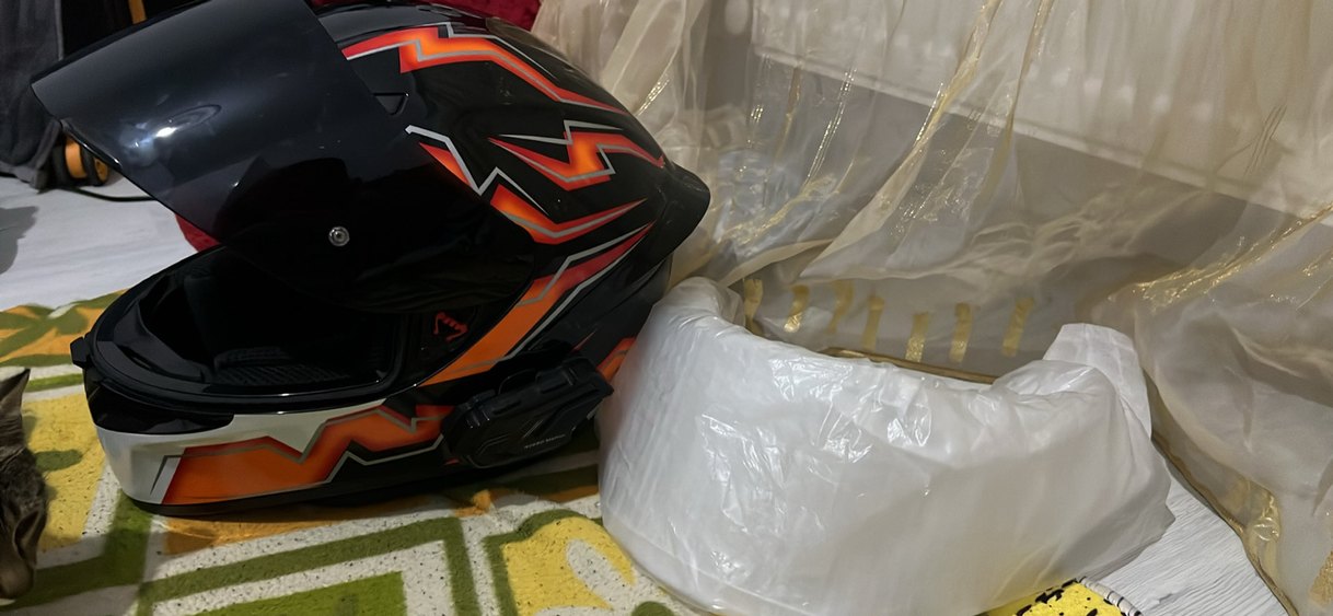 Agv kask M beden orijinal barkodlu interkomlu - Görsel 3