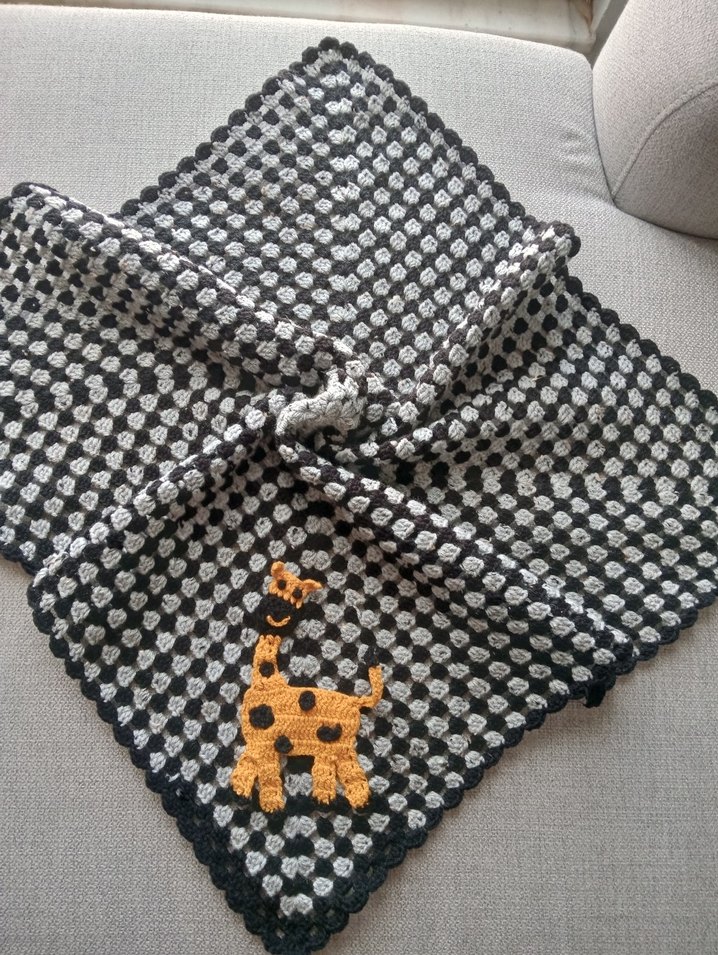 Gri zürafa figürlü  Örgü Çocuk Battaniyesi - Görsel 3