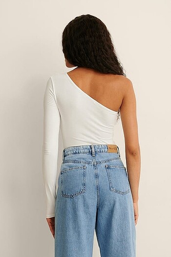 Bershka nakd marka beyaz tek omuz bluz