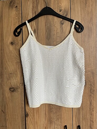 twist beyaz askıllı pullu bluz