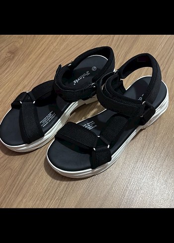 Siyah Dolgu Topuklu Kadın Günlük Sandalet