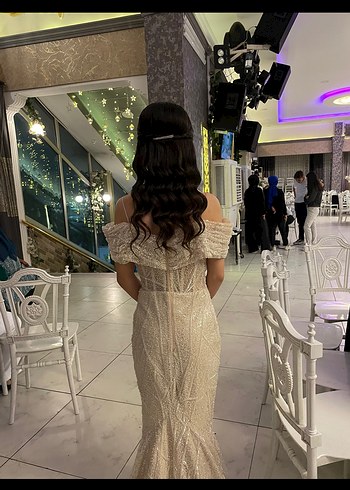 38 Beden Bej Yılan Desenli Uzun Straplez Abiye