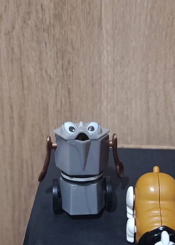 KİNDER kahverengi ve Koyu Renkli Aksiyon Figürleri - Görsel 3