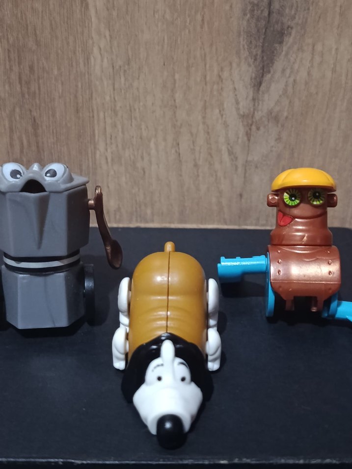 KİNDER kahverengi ve Koyu Renkli Aksiyon Figürleri - Görsel 2