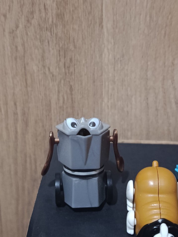 KİNDER kahverengi ve Koyu Renkli Aksiyon Figürleri - Görsel 3