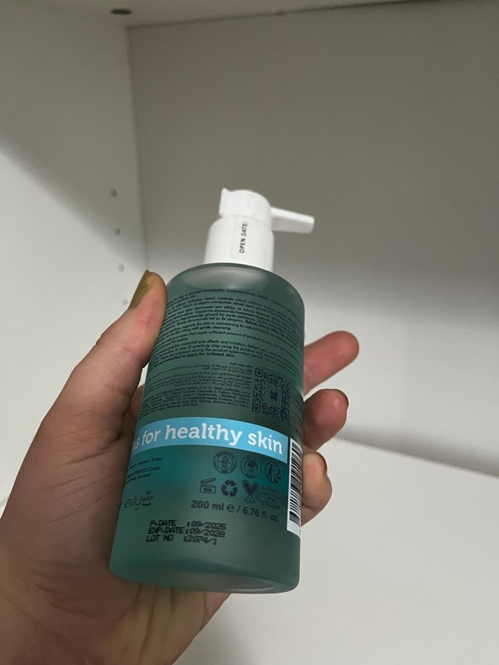 The Purest Solutions Nemlendirici Yüz Temizleyici - Görsel 2